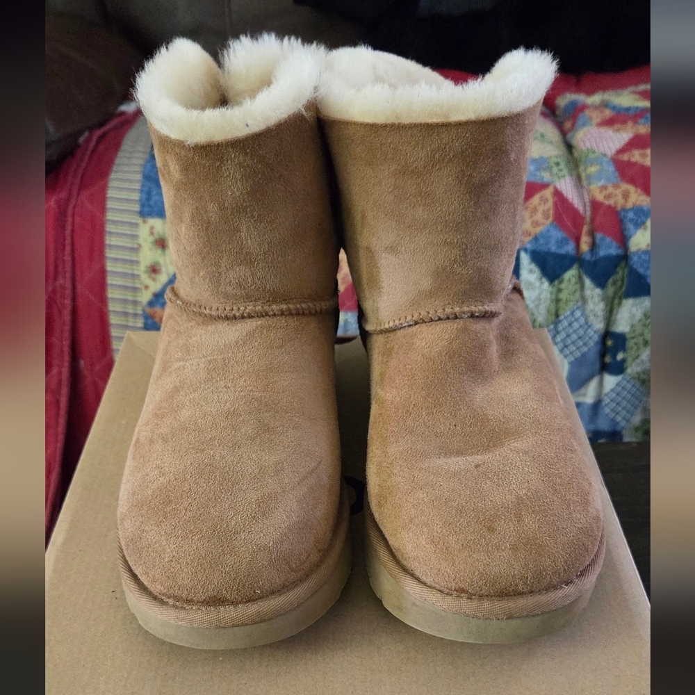 UGG Women's Classic Heritage Bow Boots